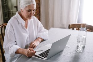 Lady behind a laptop