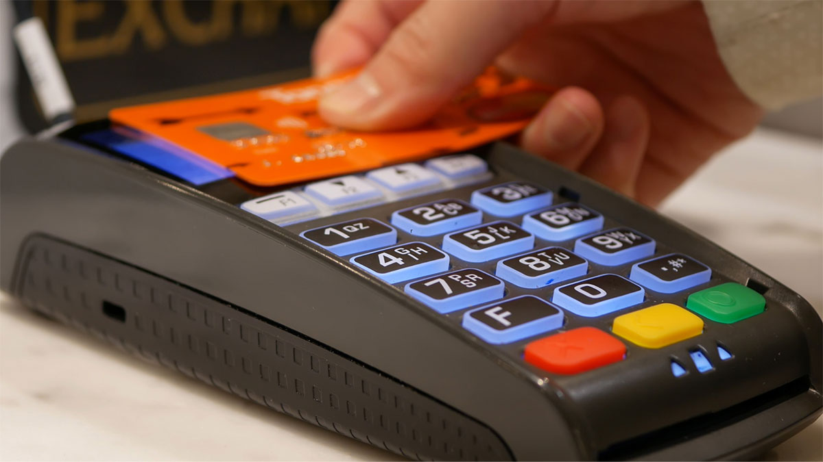 can merchants charge credit card transaction fees